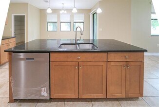 1208 Oakcrest Dr in Brandon, FL - Building Photo - Building Photo