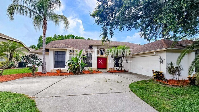 7036 Fallbrook Ct in New Port Richey, FL - Foto de edificio