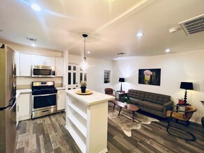 7415 Rosewood Ave in Los Angeles, CA - Building Photo - Building Photo