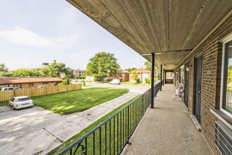 2109 S 5th Ave Maywood, IL 60153 in Maywood, IL - Building Photo - Building Photo