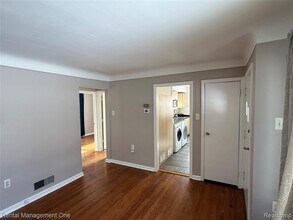 12050 Cavell St in Livonia, MI - Building Photo - Building Photo