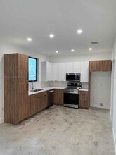2242 NW 99th Terrace in Miami, FL - Building Photo - Building Photo