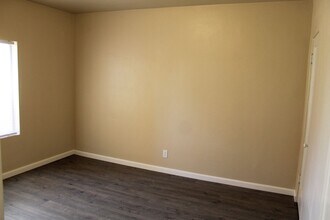 346-348 W Morton Ave in Porterville, CA - Building Photo - Building Photo