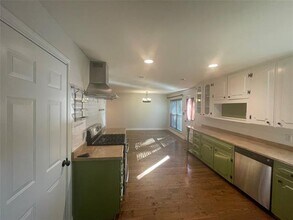 1125 Trailwood Dr in Hurst, TX - Foto de edificio - Building Photo