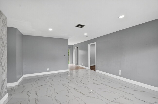 6282 Wauconda Way W in Greenacres, FL - Building Photo - Building Photo