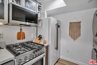 5806 Waring Ave in Los Angeles, CA - Building Photo - Building Photo