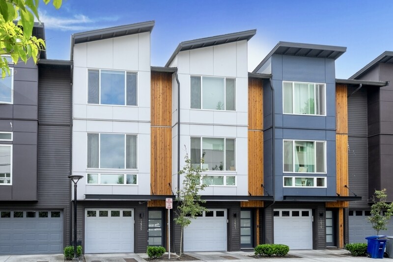 13955 NE 15th Ct in Bellevue, WA - Building Photo