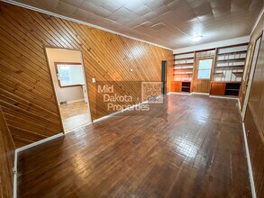 413 N Iowa St in Mitchell, SD - Building Photo - Building Photo