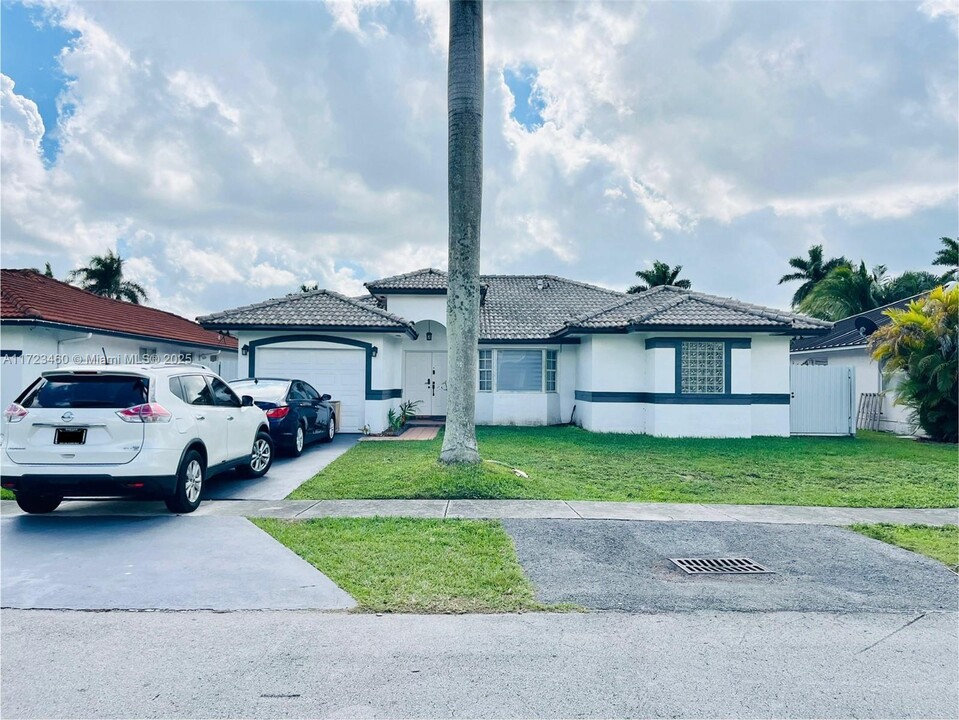 14742 SW 176th Terr in Miami, FL - Building Photo