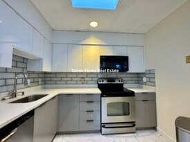 73 Gainsborough St, Unit 302 in Boston, MA - Building Photo