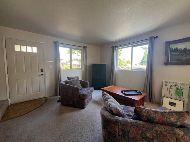 254 Van Ness Ave in Ashland, OR - Building Photo - Building Photo