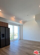 252 N Hoover St in Los Angeles, CA - Building Photo - Building Photo