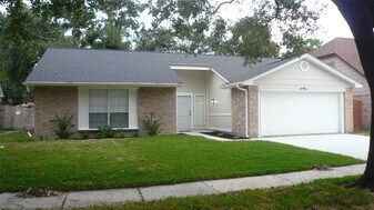 4910 Hennington Dr in Spring, TX - Building Photo