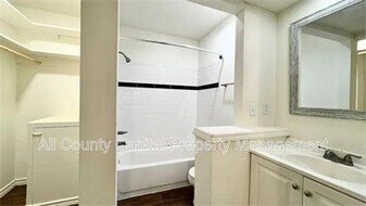 4500 Witham Ln in Austin, TX - Building Photo