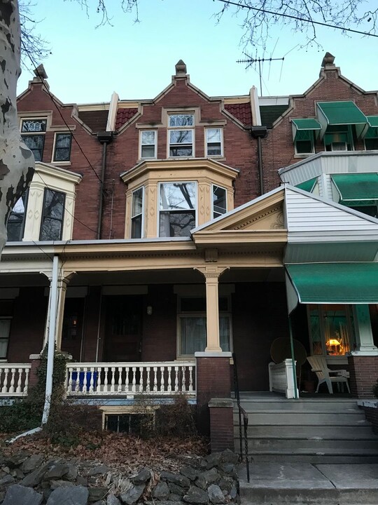 325 N 34th St in Philadelphia, PA - Foto de edificio
