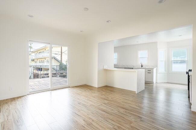 738 S Stanley Ave, Unit 738 in Los Angeles, CA - Foto de edificio - Building Photo