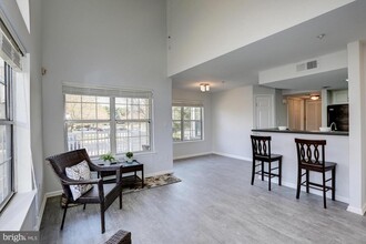 921 Hillside Lake Terrace in Gaithersburg, MD - Building Photo - Building Photo