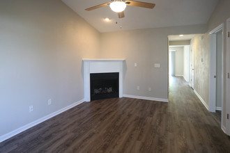 Cantwell Crossing Apartments and Townhomes in Swansea, IL - Building Photo - Interior Photo