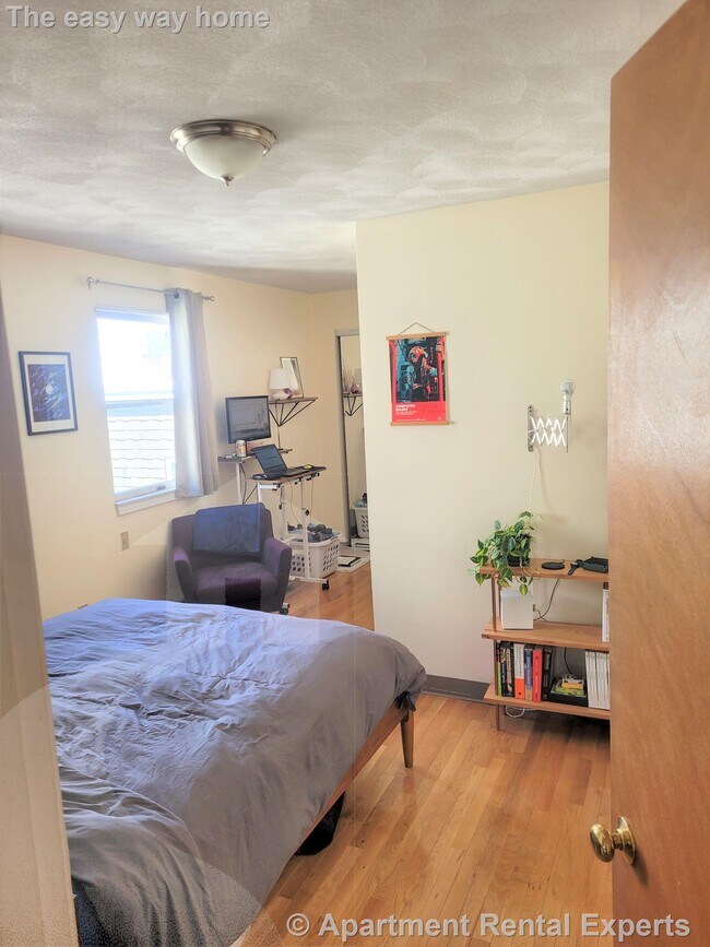 217 Holland St, Unit #3B in Somerville, MA - Foto de edificio - Building Photo
