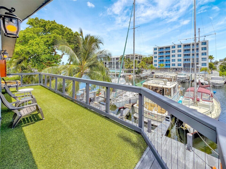 320 Hendricks Isle in Fort Lauderdale, FL - Building Photo