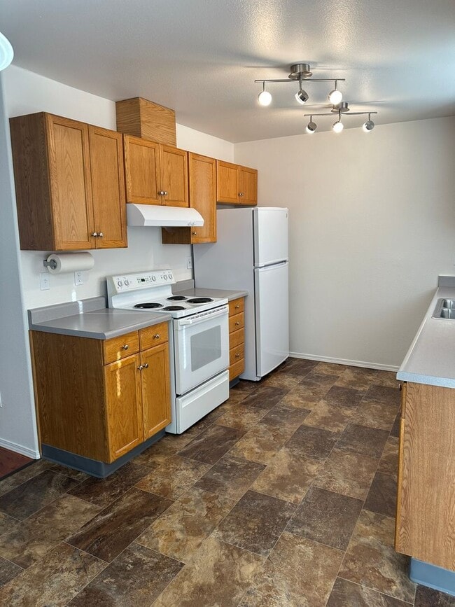 property at 1308-1310 W Lakeside Dr