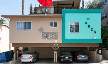 6825 Whitley Ter, Unit Unit 1 in Los Angeles, CA - Building Photo - Building Photo