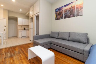 1569 1st Ave in New York, NY - Building Photo - Building Photo