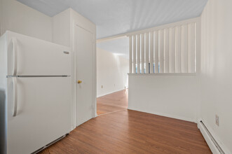 157 School St, Unit f in East Hartford, CT - Building Photo - Building Photo