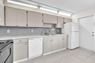 2125 McKinley St, Unit back in Hollywood, FL - Building Photo - Building Photo