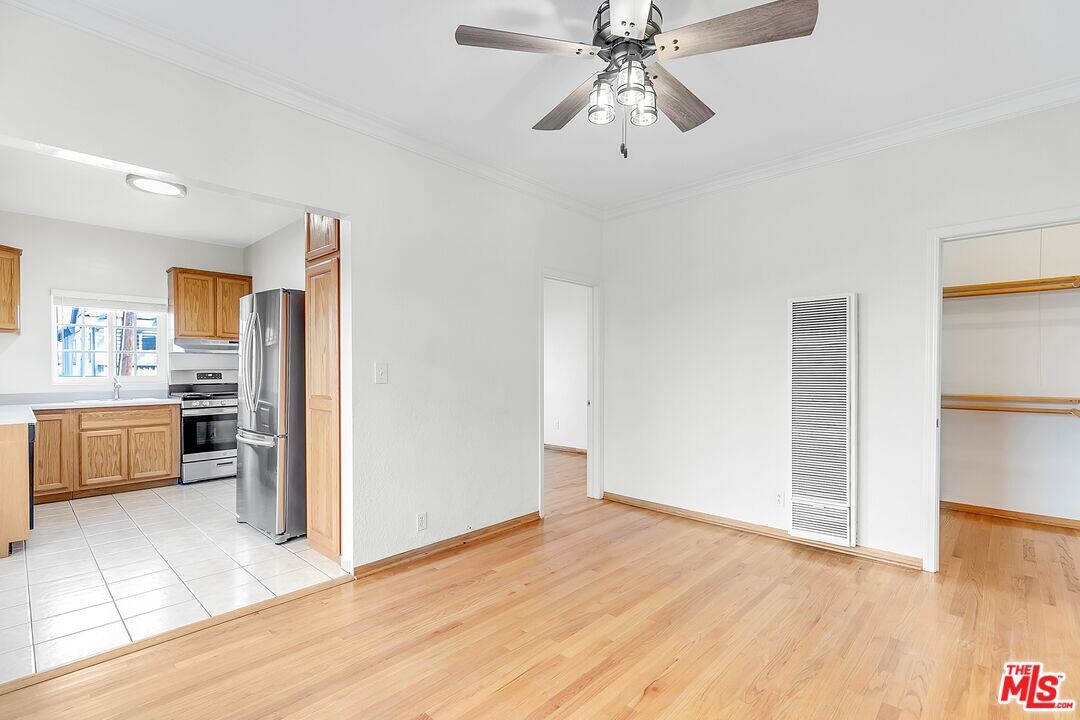 2326 Pacific Ave in Los Angeles, CA - Building Photo