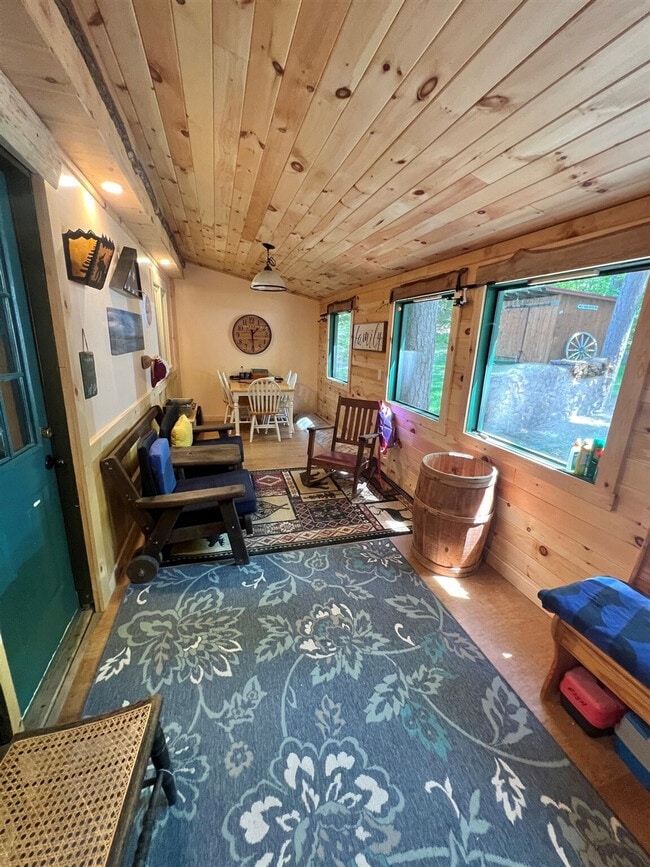 117 Shore Rd in Denmark, ME - Foto de edificio - Building Photo