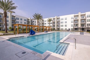 The Metropolitan 55+ in Houston, TX - Building Photo