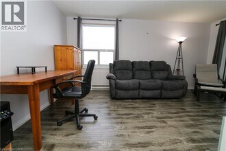 200 Jamieson Pkwy in Cambridge, ON - Building Photo - Building Photo