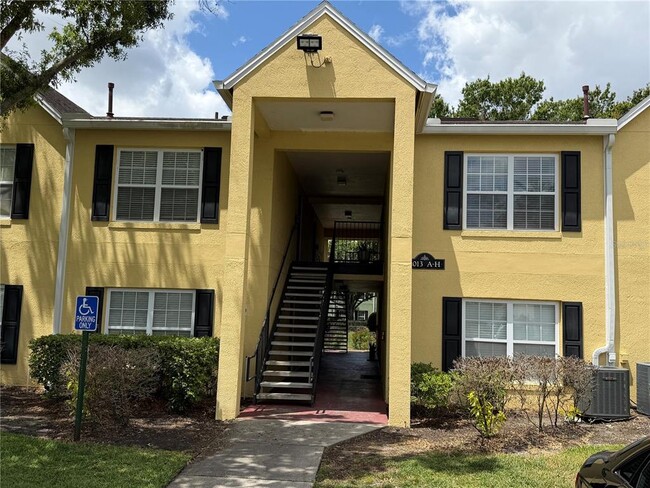 2013 Dixie Belle Dr in Orlando, FL - Building Photo - Building Photo