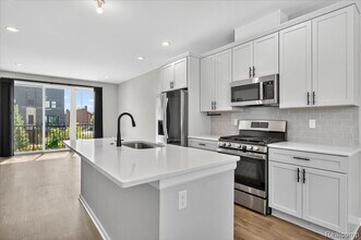 1087 Hampton Cir in Detroit, MI - Building Photo - Building Photo