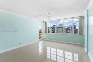 2025 NE 164th St in North Miami Beach, FL - Building Photo