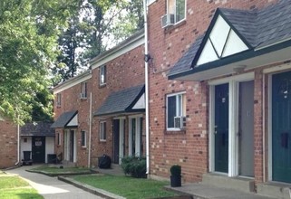 Green Garden Apartments in Magnolia, NJ - Building Photo - Building Photo