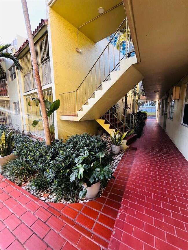 520 NE 38th St in Miami, FL - Building Photo - Building Photo