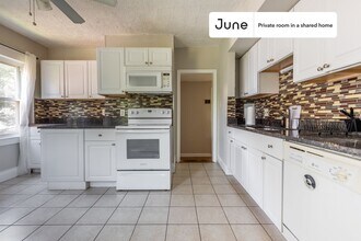 Room in Shared 9 bed/2 bath home, Unit F in Boston, MA - Foto de edificio - Building Photo