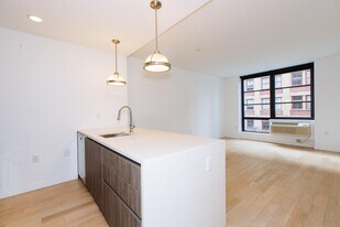 160 1st St in Jersey City, NJ - Building Photo