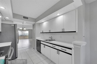 1604 Abaco Dr in Coconut Creek, FL - Building Photo - Building Photo