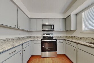 7814 Greenedge Dr in Houston, TX - Building Photo - Building Photo