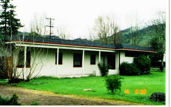 695 Speers Rd in Santa Rosa, CA - Building Photo