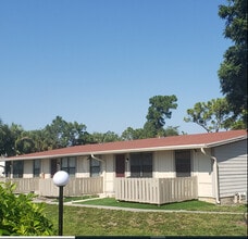 Oakwood Village (FL) in Hudson, FL - Foto de edificio - Building Photo