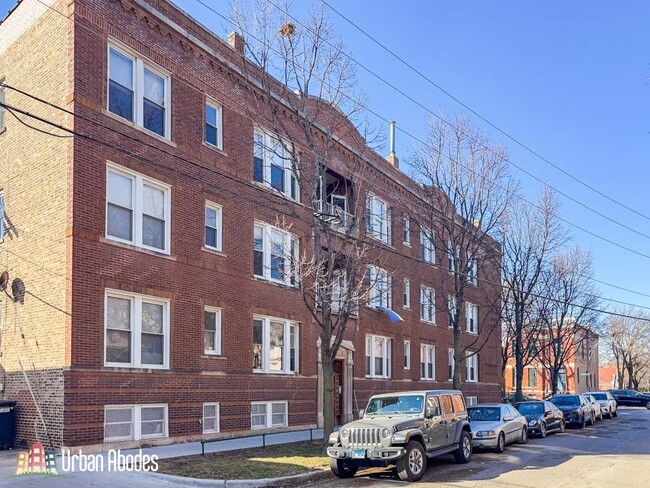 850 N Leavitt St, Unit J08P in Chicago, IL - Foto de edificio - Building Photo