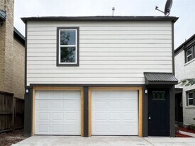 4704 Greenbriar Dr in Houston, TX - Building Photo