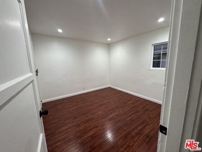 6207 Crenshaw Blvd in Los Angeles, CA - Building Photo - Building Photo