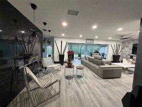 11240 NW 43rd St in Coral Springs, FL - Building Photo - Building Photo