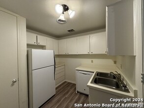 7709 Broadway in San Antonio, TX - Building Photo - Building Photo