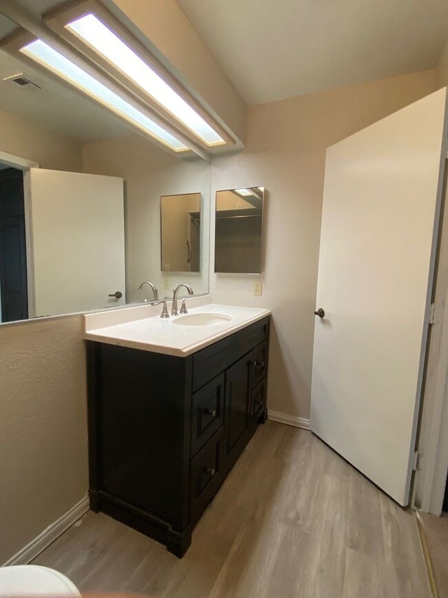 5709 Palma del Sol Way in Las Vegas, NV - Building Photo - Building Photo